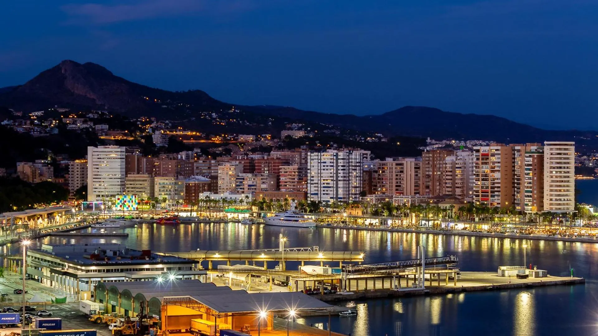 Apt Alameda De Colon Solo Familias Malaga Apartment